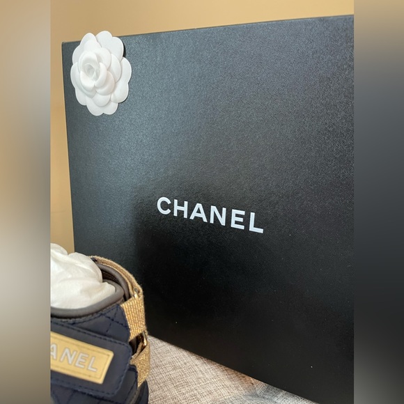 CHANEL 2021 Rubber Gladiator Sandals • Size 37.5 - Picture 3 of 16